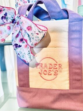 NWT 🌸 Limited Edition Trader Joe's Mini Pastel Tote Bags with decorative bows 🌺